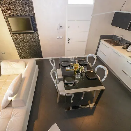 Jmk Garda Luxury